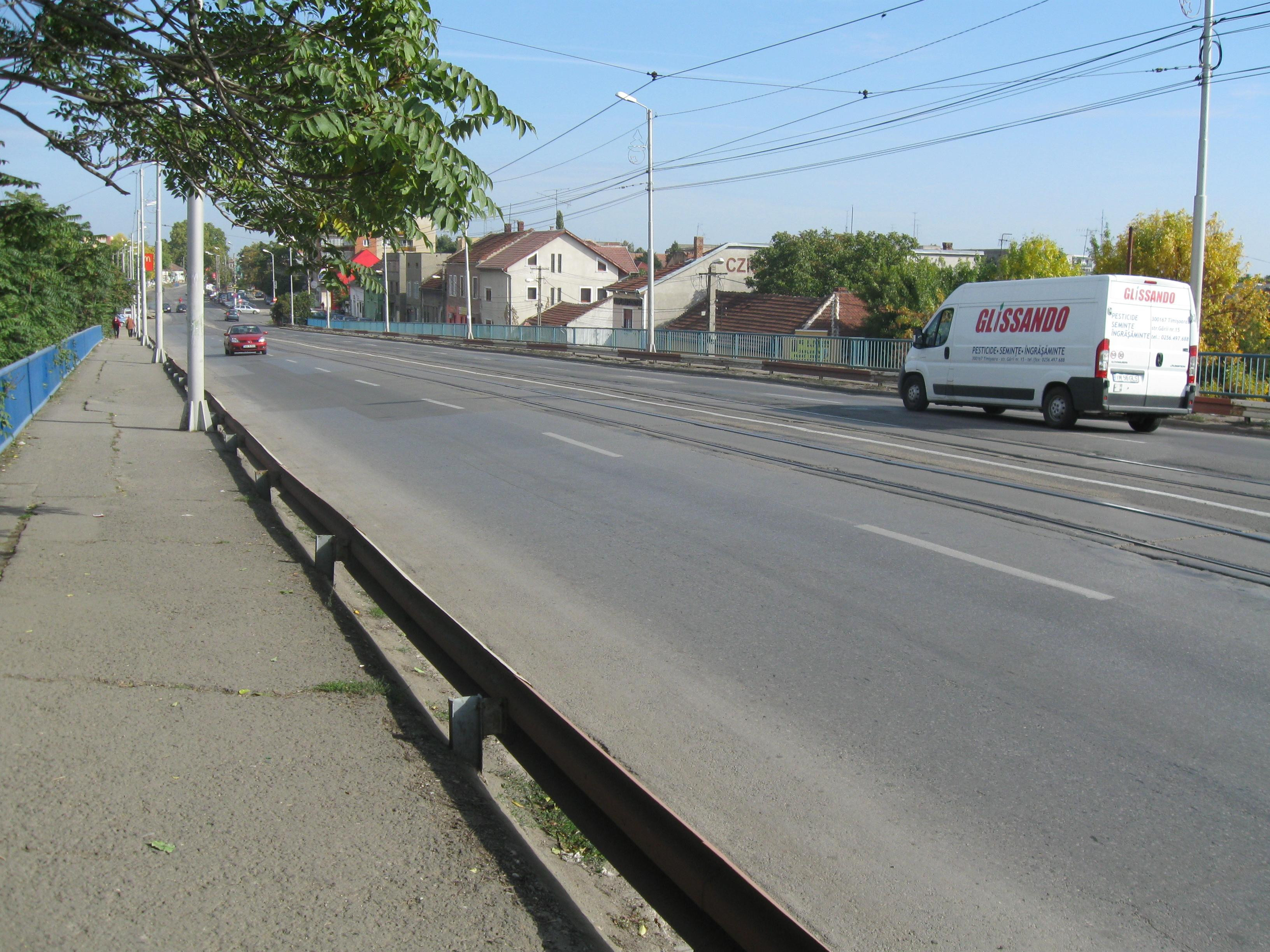 Cati bani spera Primaria Arad ca va scoate din fierul vechi demontat din doua pasaje rutiere