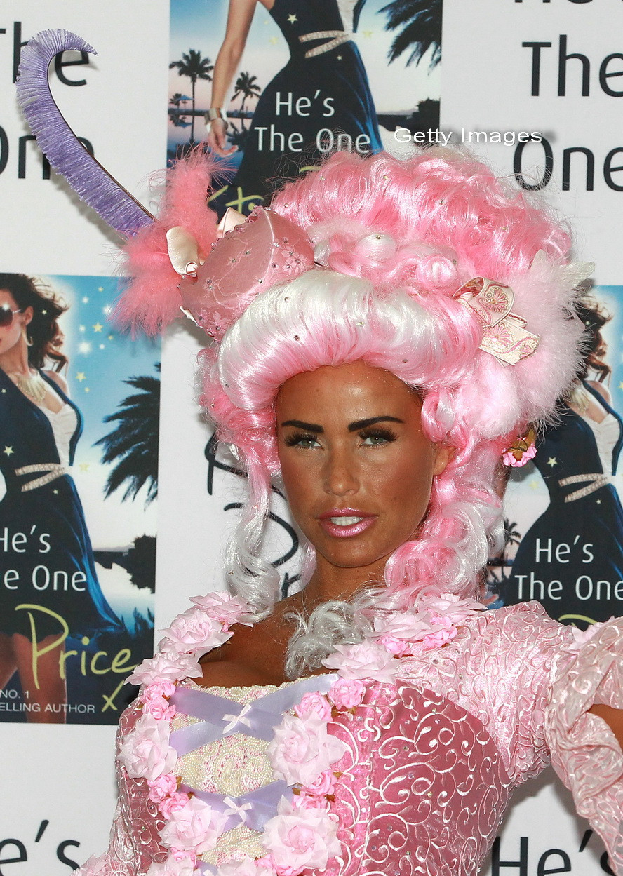 Katie Price a fost criticata aspru de catre PETA. Cu ce a socat fostul model intr-o noua sedinta foto