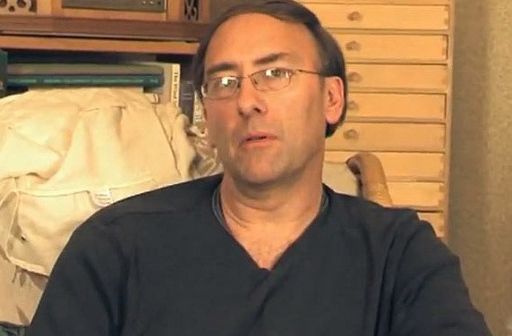 Sotia lui a aflat ca are o amanta. Toata tara a ras de el cand s-a descoperit despre cine era vorba