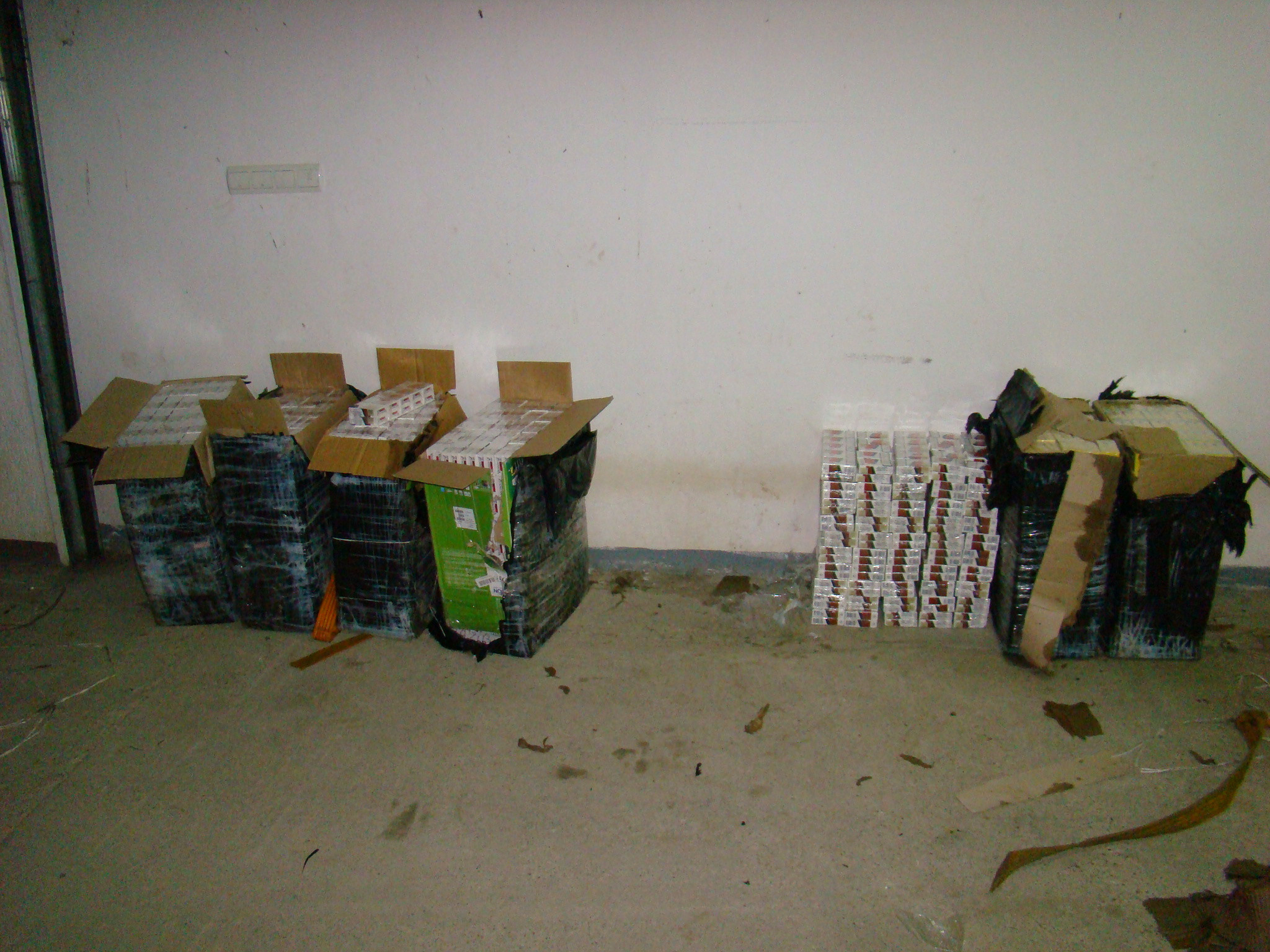 10.000 pachete de tigari de contrabanda confiscate de politistii de frontiera