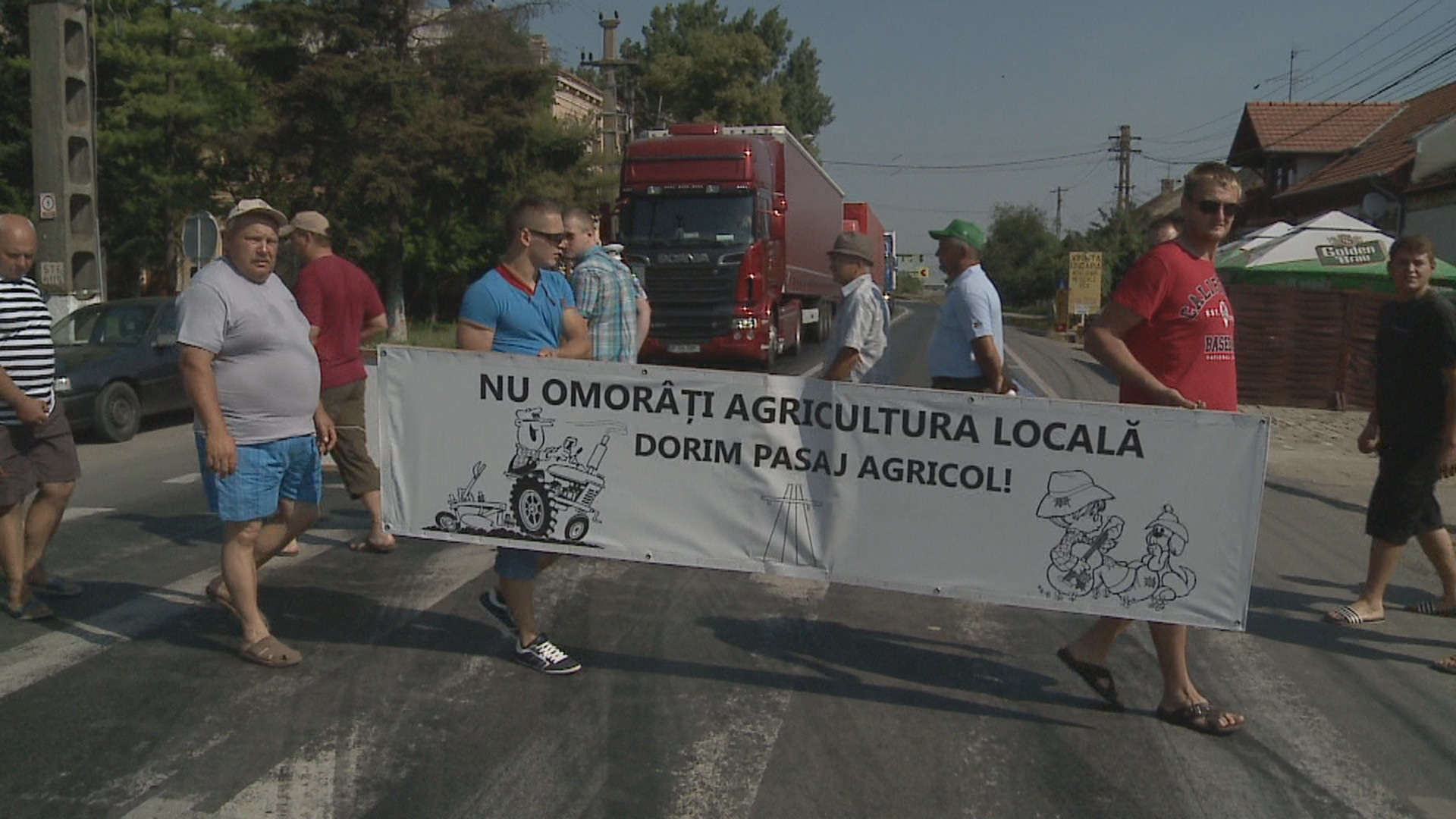 Protest la Nadlac. Agricultorii, nemultumiti ca nu pot ajunge la terenuri din cauza autostrazii