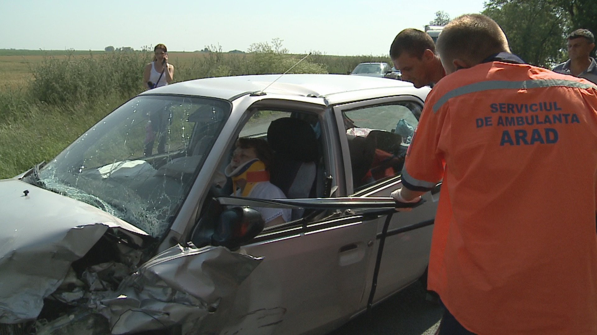 Accident pe DN7. O soferita a intrat pe contrasens si a izbit frontal o alta masina. FOTO