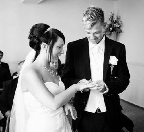 Fotografia ce sigur nu va ajunge in albumul de nunta. Detaliul care a stricat momentul romantic