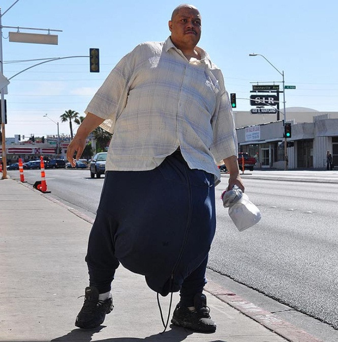 A scapat de o boala grava, dar este nefericit. "Numai o femeie nebuna ar face dragoste cu mine"