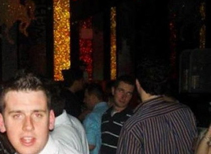 S-a dus la petrecere sa se laude cu noua cucerire, dar prietenii au ras de el. Cum arata iubita lui