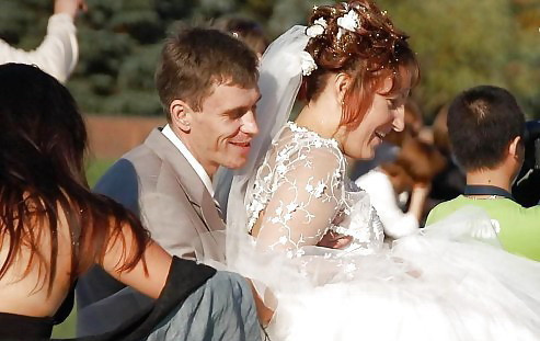 "Am aratat tuturor ce trebuia sa vada doar sotul meu". Mireasa prinsa pe picior gresit de fotograf