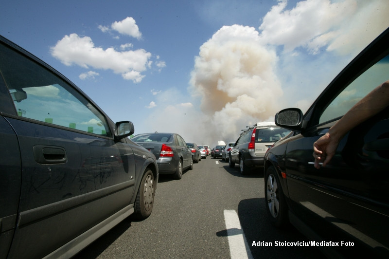 O masina a luat foc pe autostrada Autostrada Soarelui, la 20 de kilometri de Bucuresti
