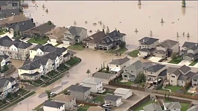 Inundatii catastrofale in Canada. Stare de urgenta in 20 de orase, 75.000 de oameni evacuati. VIDEO