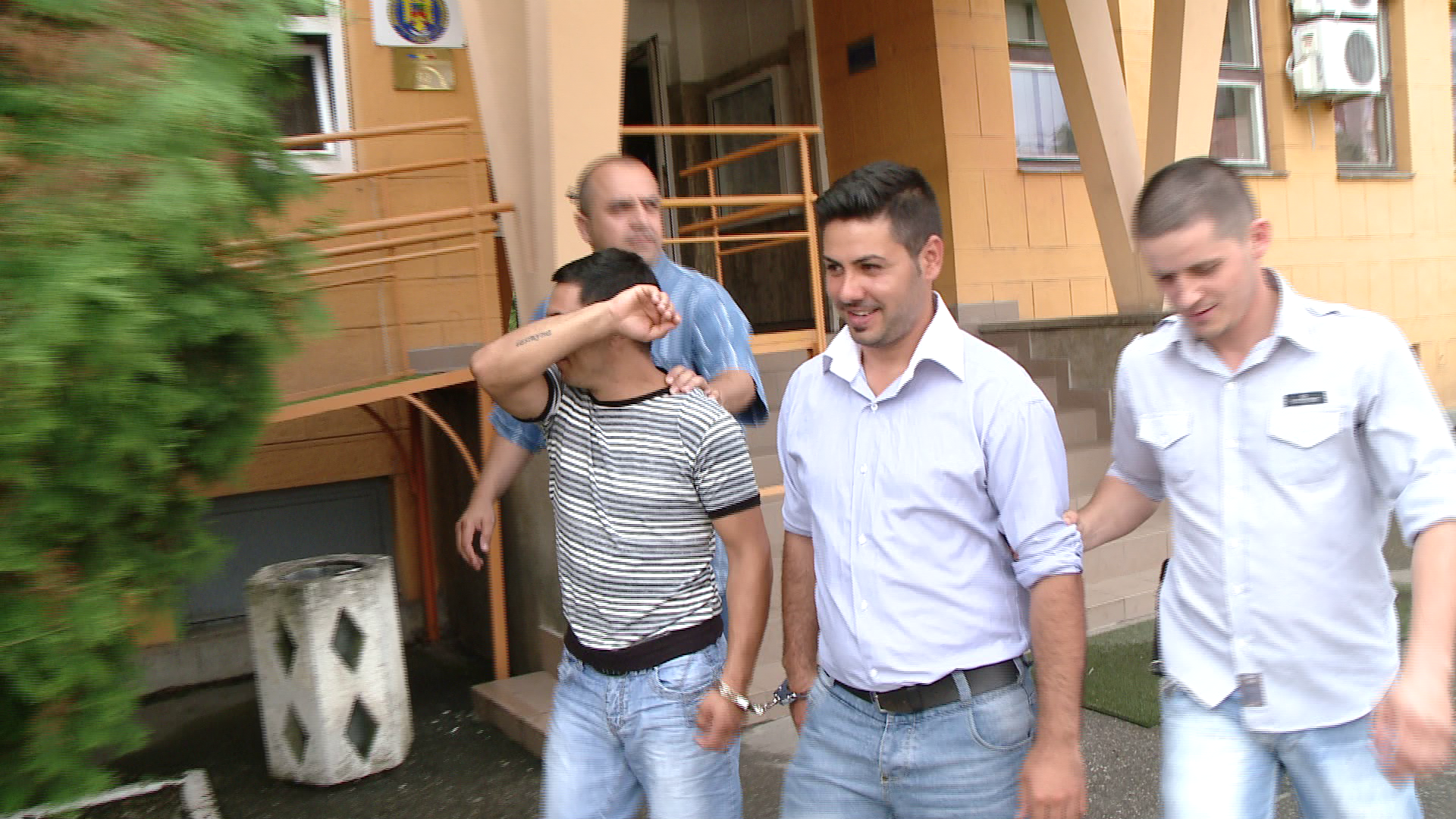 Doi hoti din locuinte, prinsi la aproape un an de cand au dat marea lovitura. Care este prejudiciul