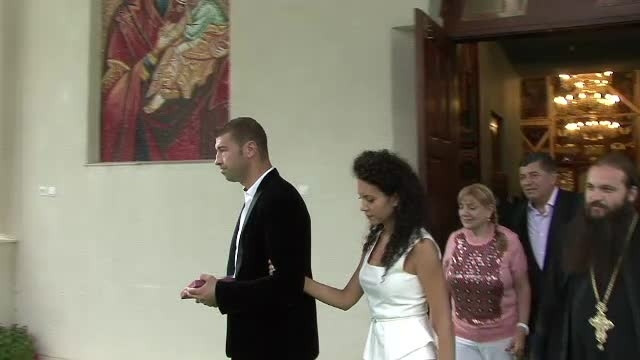 La o saptamana de la nunta, Lucian Bute si sotia sa au fost cu nasii la biserica, potrivit traditiei