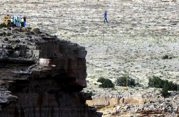Un american devenit primul om din lume care a traversat Marele Canion din SUA, pe sarma