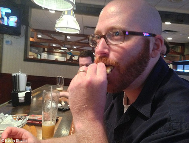 A vrut sa bata recordul la mancat biscuiti super-calorici, dar a intrat in coma. Medicii, socati