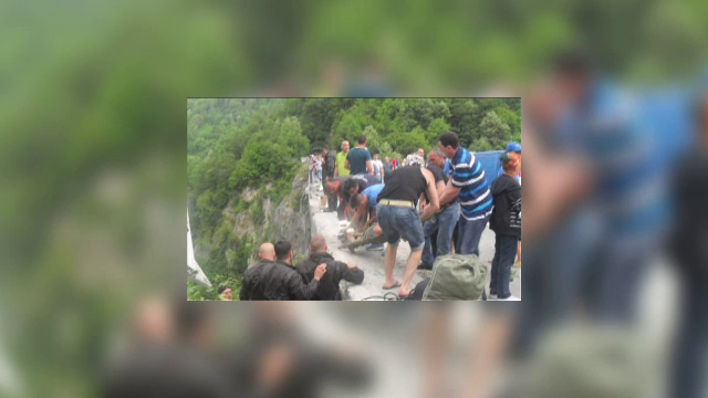 Operatiunea de salvare din Muntenegru. Zeci de turisti si localnici si-au riscat viata pentru romani