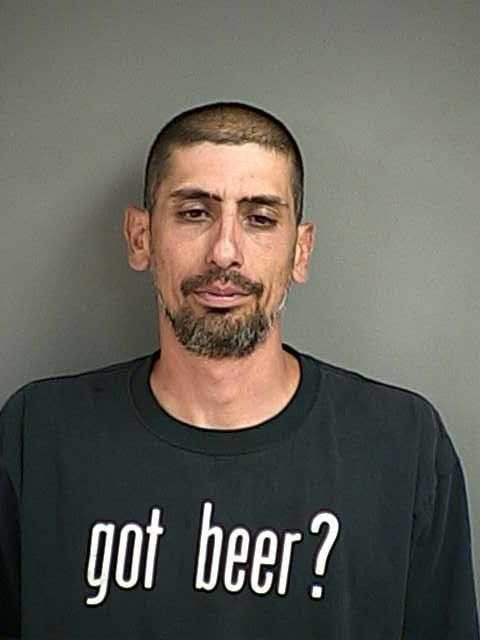 Ce scria pe tricoul unui barbat din SUA, arestat pentru conducere sub influenta alcoolului. FOTO