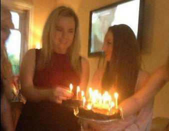 Incidentul amuzant de la aniversare. Ce se intampla chiar langa sarbatorita. FOTO