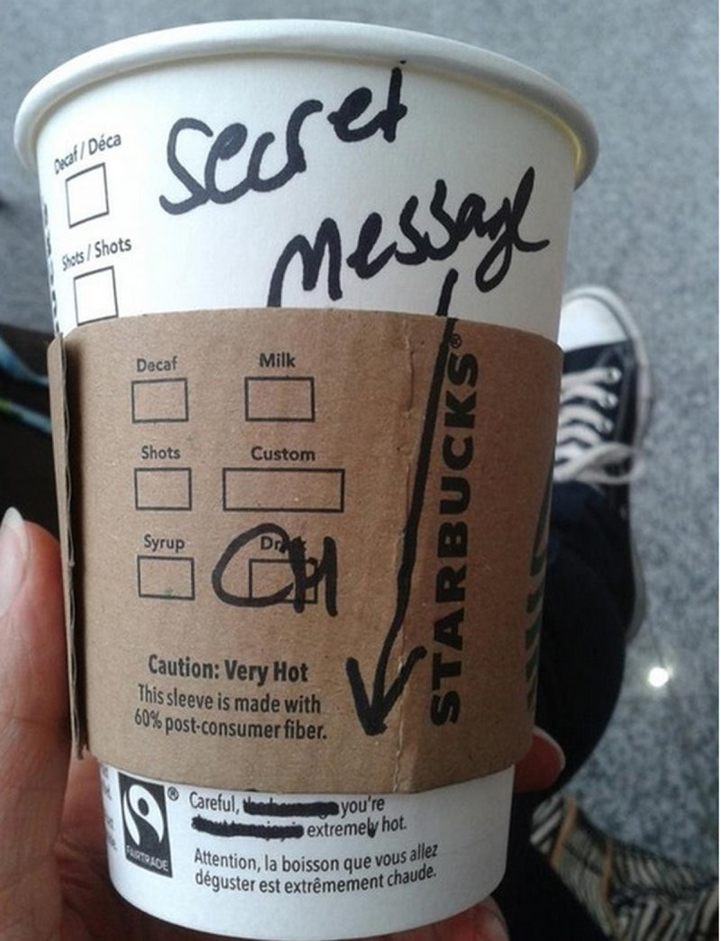 FOTO. Mesajul secret scris de o barmanita pe ceasca de cafea a unui client. "Este un flirt"