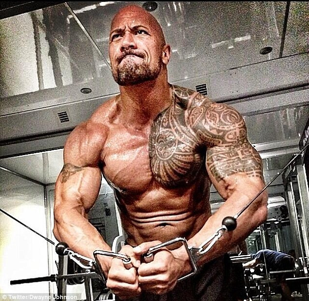 Fanii au ramas muti de admiratie: The Rock s-a transformat intr-un munte de muschi! FOTO
