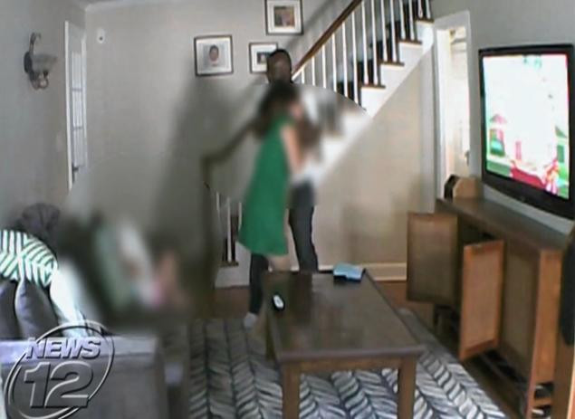 Au montat o camera video ca sa-si supravegheze bona. Imaginile filmate sunt cutremuratoare. VIDEO