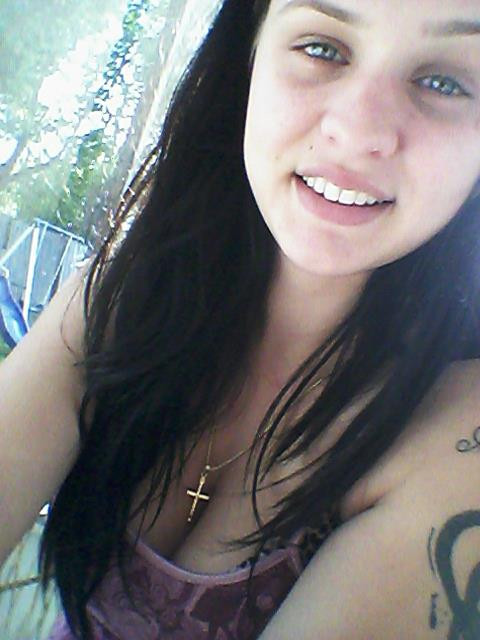 Cine a incercat sa o jefuiasca pe acasta tanara, imediat dupa ce a scos bani de la bancomat. FOTO