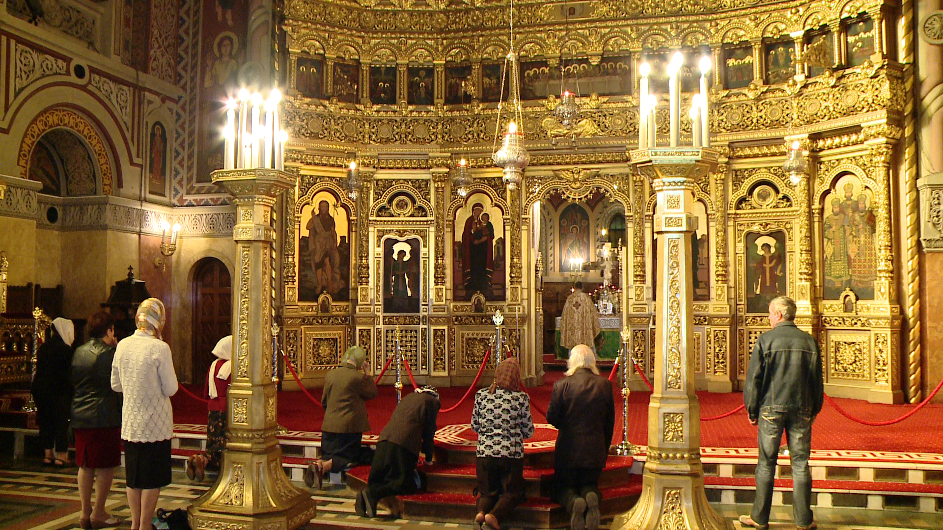 Slujba religioasa la Catedrala Mitropolitana pentru victimele accidentului din Muntenegru. VIDEO