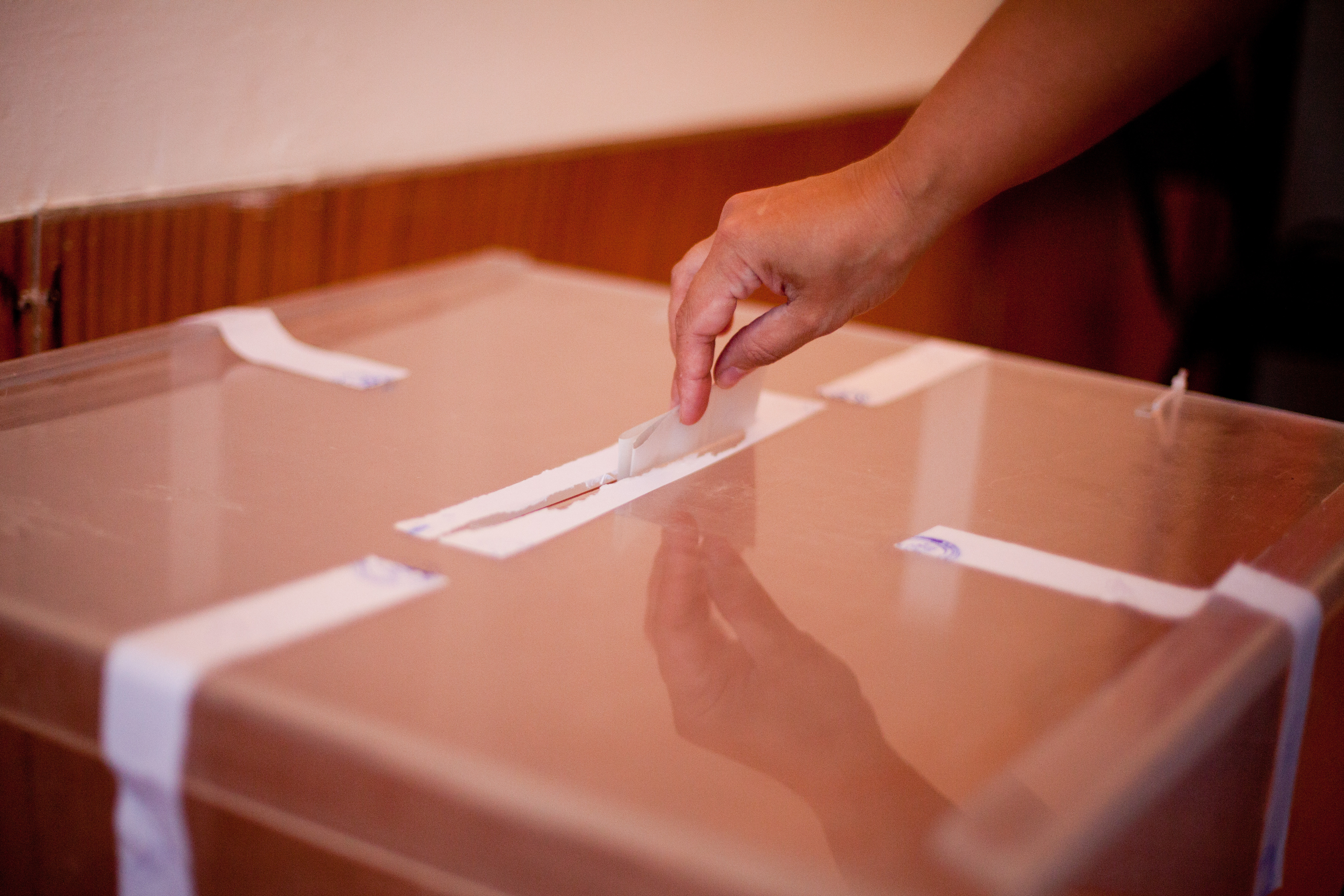 CC: Pragul de 30% la referendum e constitutional, dar de anul viitor. Ce se intampla cu Constitutia