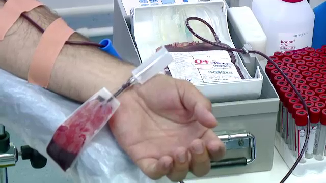 Mobilizare generala in Romania.Mii de oameni, prezenti pentru a dona sange victimelor din Muntenegru