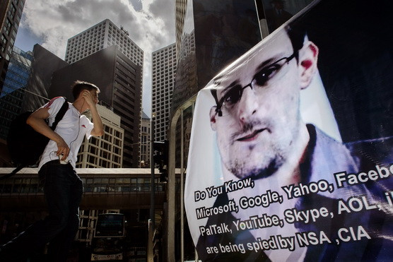 Surse: Edward Snowden ar putea cere cetatenie rusa. Ce declara avocatul sau