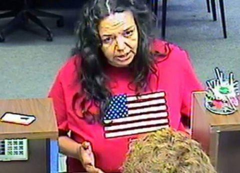 A jefuit o banca doar cu un bilet, insa a fost "turnata" la politie de propriul fiu