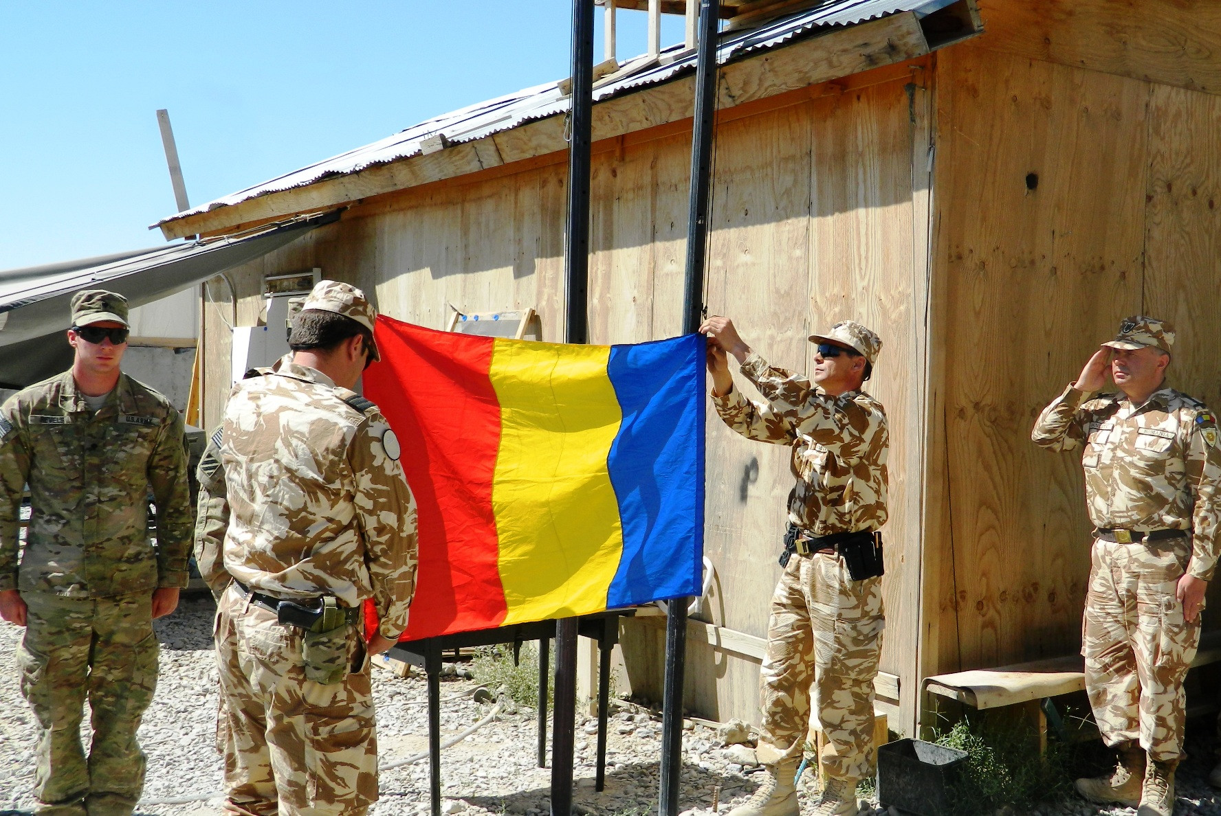 Cei 500 de militari aradeni din Afganistan s-au intors acasa teferi. Vezi IMAGINI din misiune