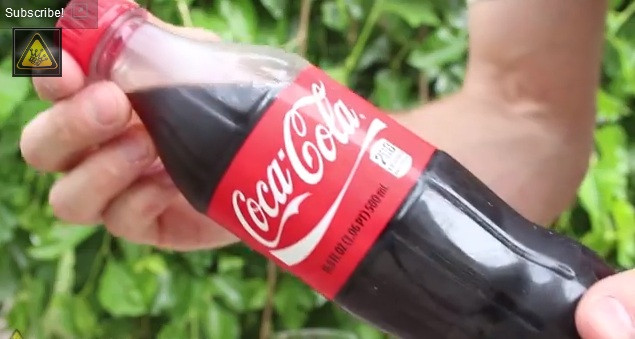 Ce se intampla cand deschizi o sticla de cola dupa 3 ore si 15 minute in care a stat la congelator