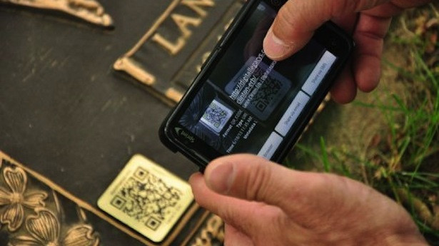 Codul de bare pentru pietrele funerare: Ce poti face cu el! FOTO