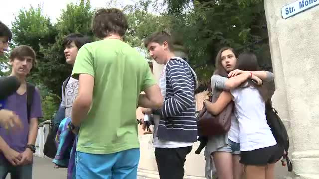 EVALUARE NATIONALA 2013. Examenul lui "Ana are mere" de la mate, prea usor pentru elevi. "Iau 10,50"