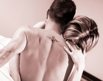 Cum arata femeia de 43 de ani, care adora sa seduca doar baieti foarte tineri. FOTO