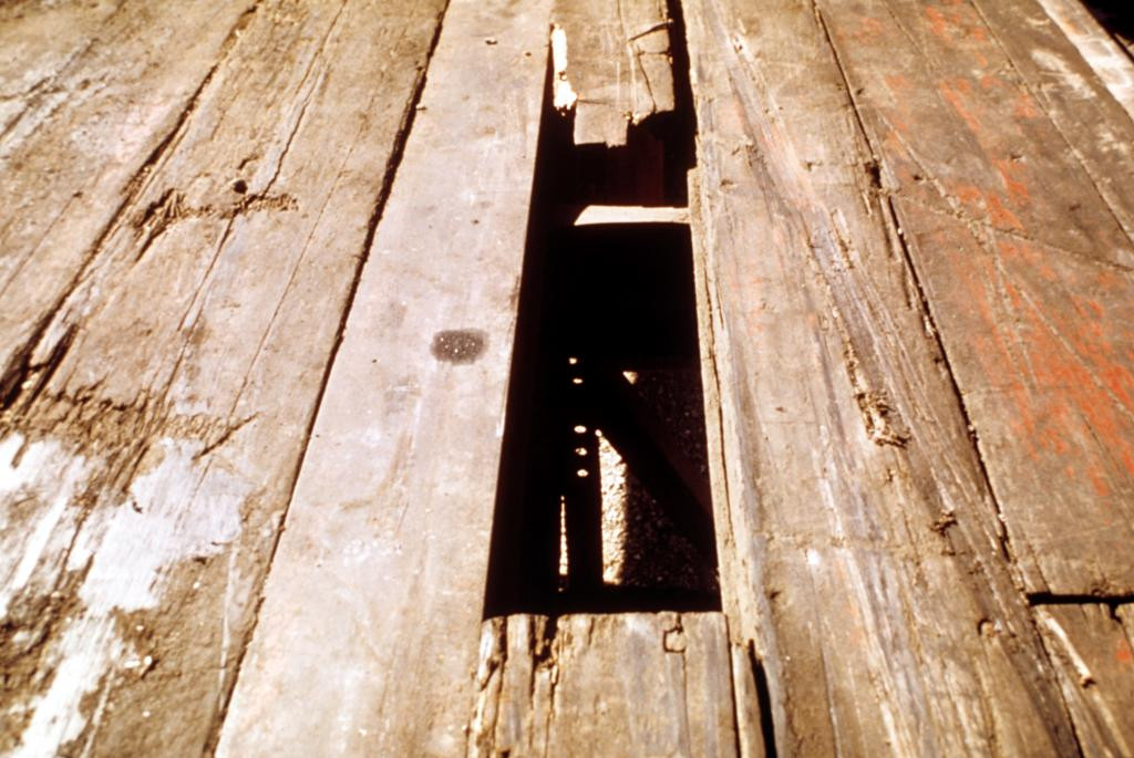 BREAKING NEWS. Politia e in stare de soc. Ce au gasit sub podeaua unei sectii din Bucuresti