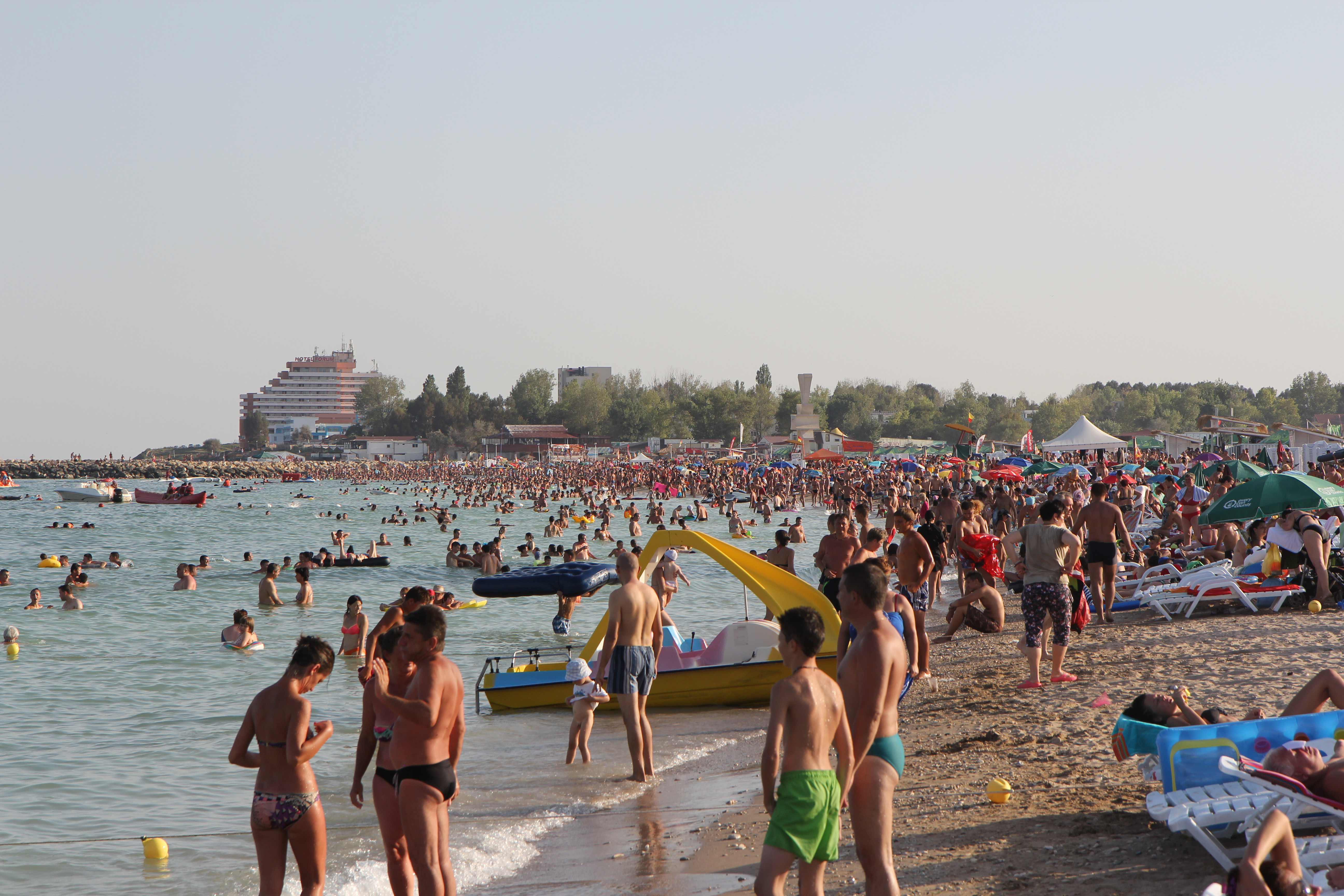 Prognoza meteorologilor pentru cei care isi petrec weekend-ul pe litoral. Vezi LIVE VIDEO din Mamaia