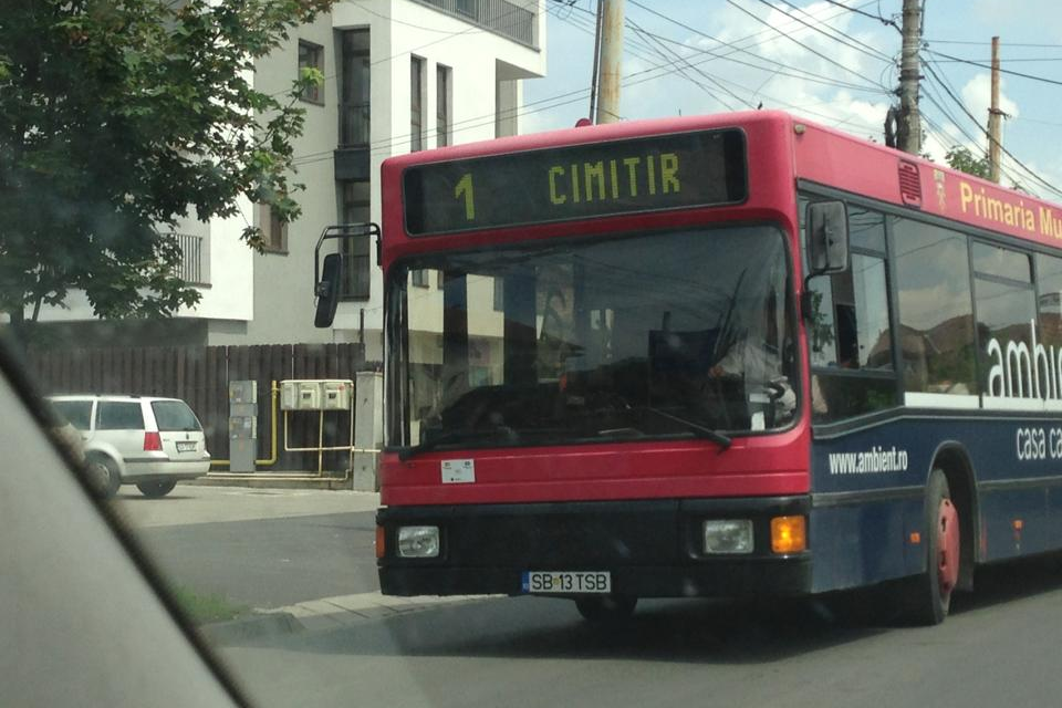 Autobuzul din Sibiu in care nu ai curaj sa te urci. Care este destinatia sa. FOTO