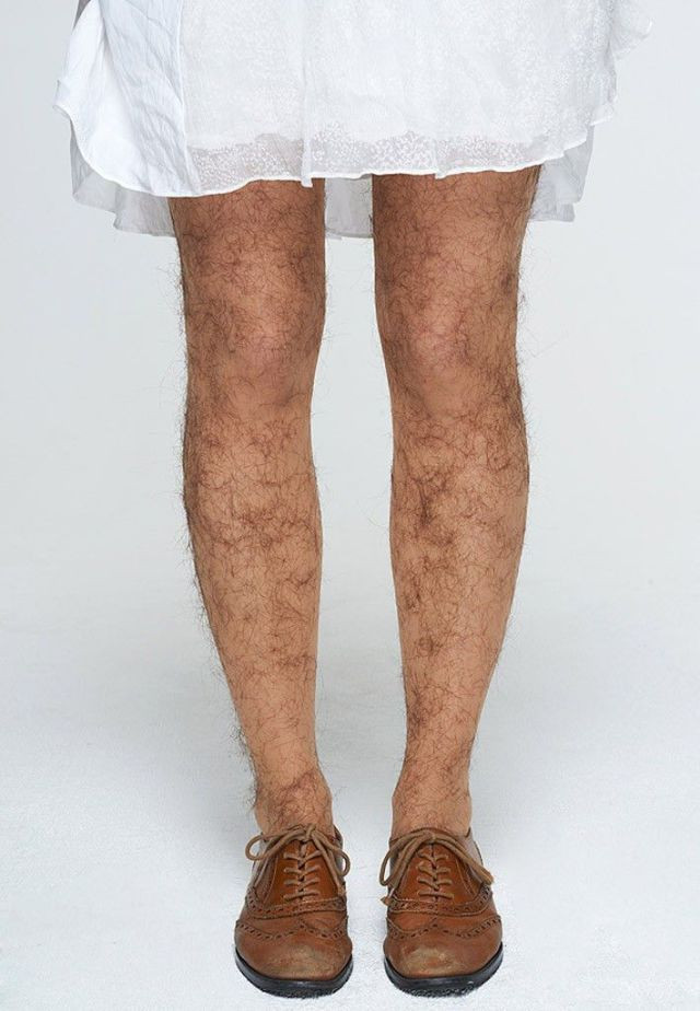 Niciun barbat nu se poate uita la picioarele ei. Cum arata aceasta blonda de la bust in jos