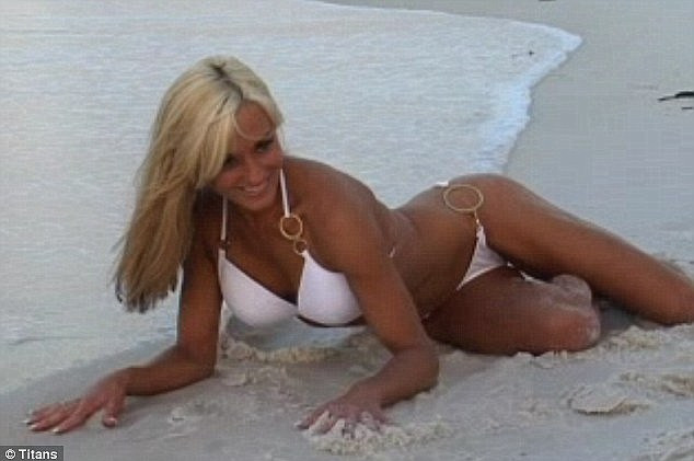 Din cea mai frumoasa si sexy majoreta a ajuns sa fie privita cu ura de toti parintii din SUA. FOTO