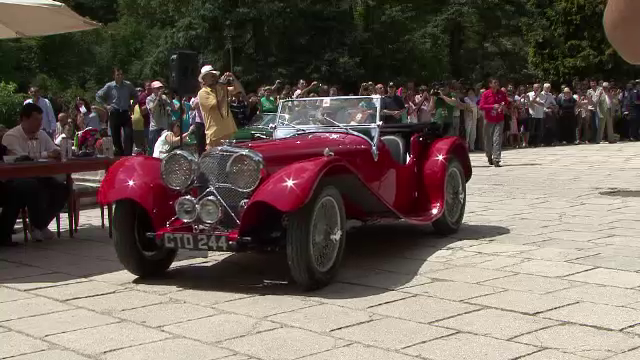 Masini de epoca sau tunate, toate au putut fi admirate de turistii care au mers la Sinaia si Brasov