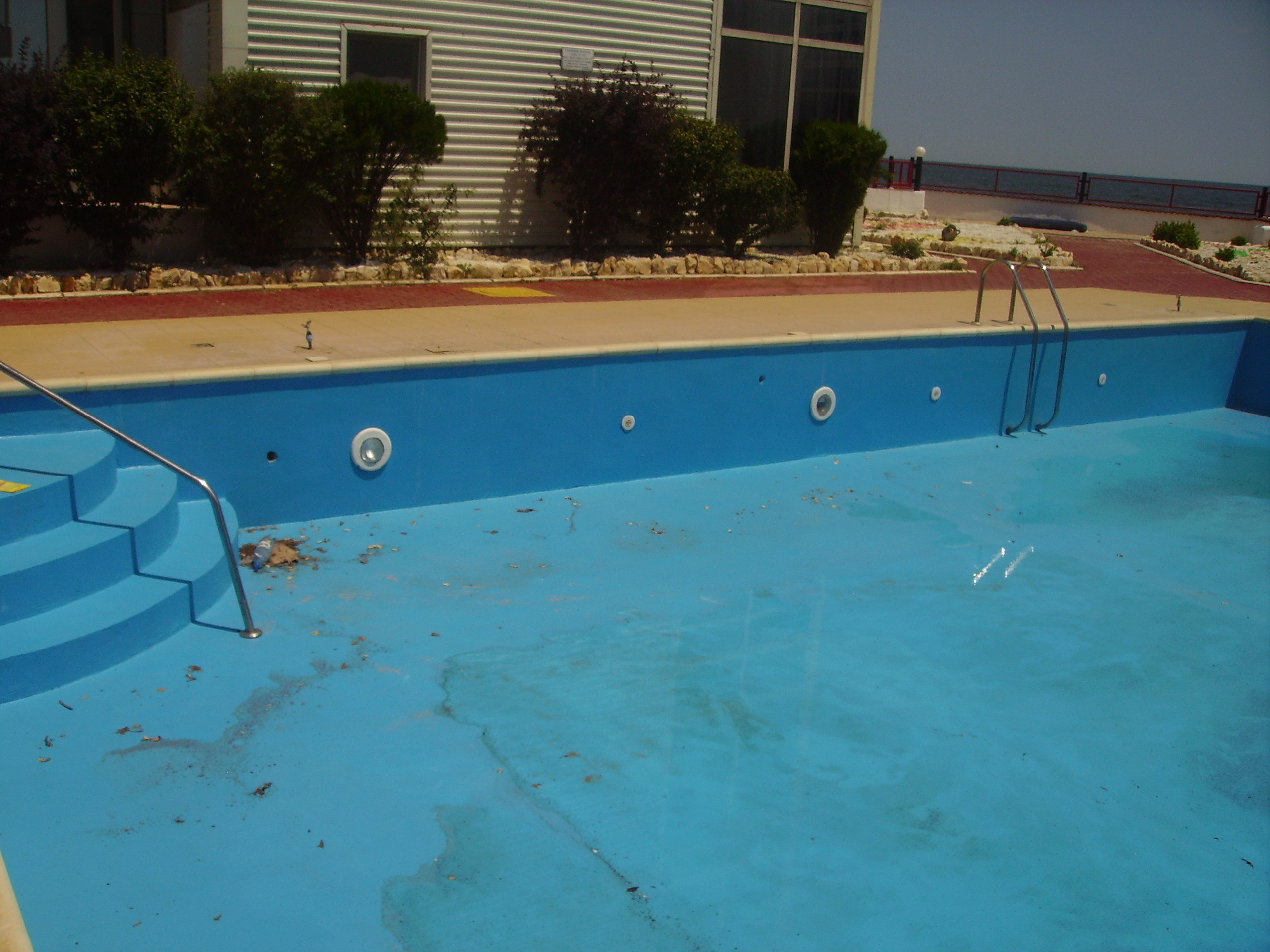 INSPECTORUL VACANTA. Ce au gasit turistii din Eforie Nord intr-o piscina "de vis" doar in poze