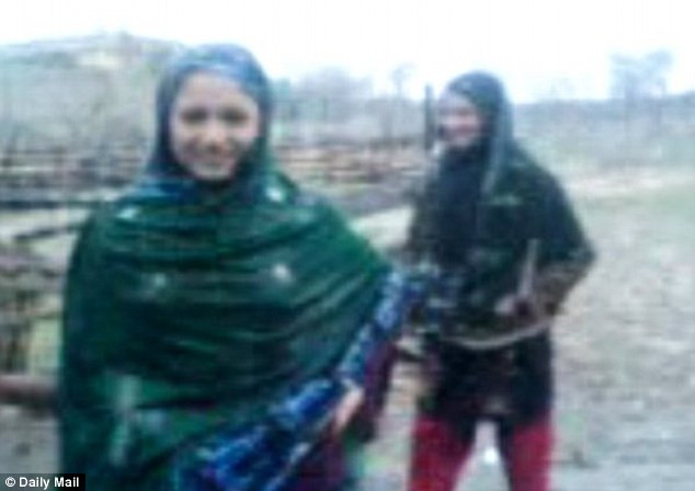 Au "patat" onoarea familiei pentru ca au dansat. 2 surori si mama lor au murit impuscate in Pakistan