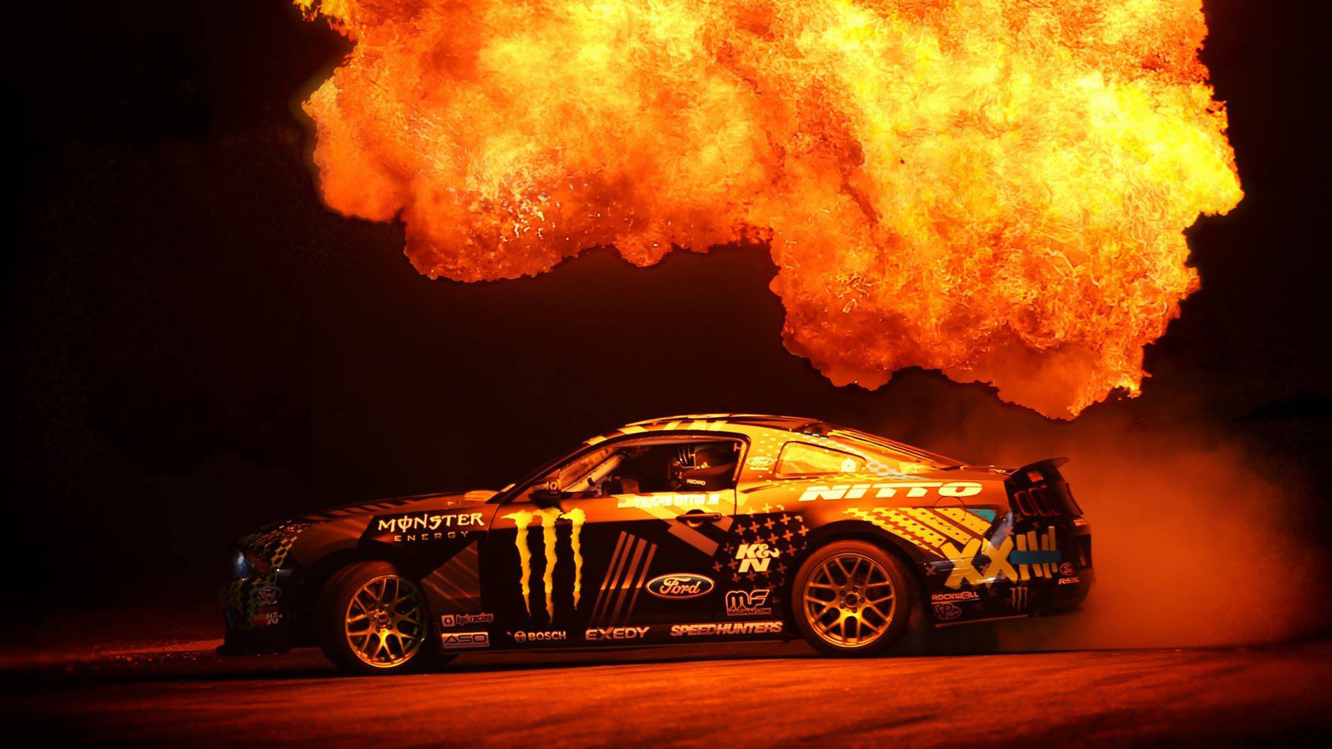 A reusit cel mai nebun drift! Nici macar focul nu-l opreste! VIDEO