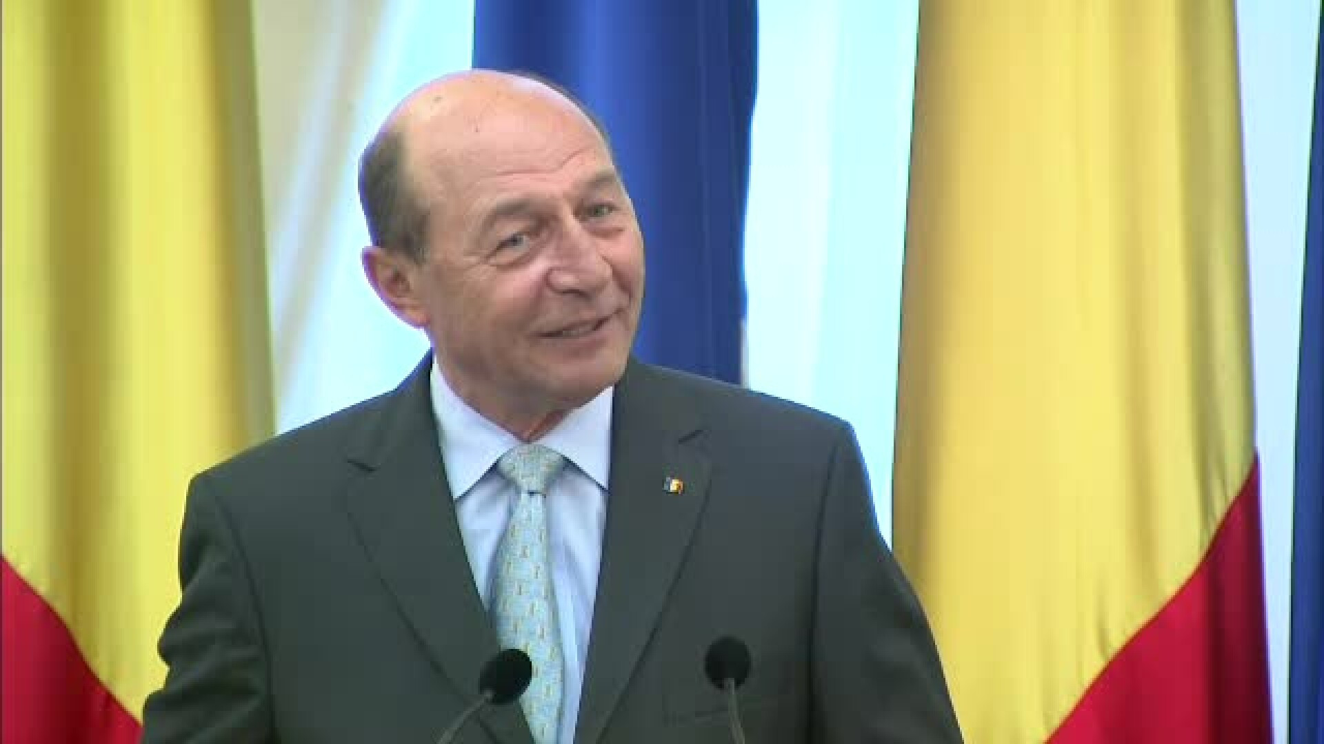 Traian Basescu nu crede ca USL va putea realiza regionalizarea. "Uriasul de 70% isi arata limitele"