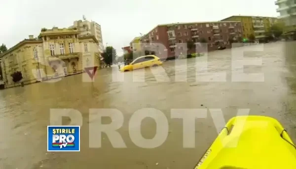 Tur virtual cu caiacul prin Tulcea. Imaginile spectaculoase realizate in timpul inundatiilor. VIDEO
