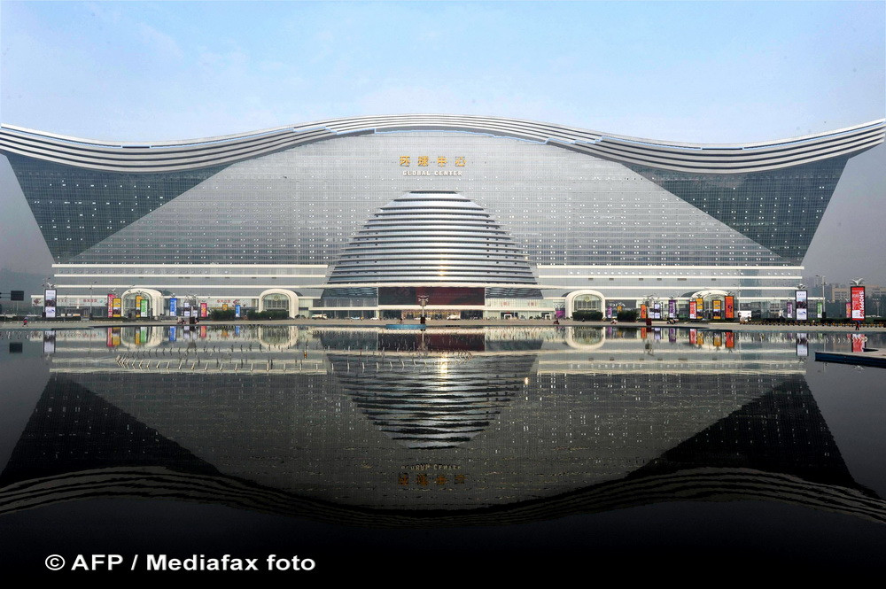 S-a deschis cea mai mare cladire din lume: e de 3 ori mai mare ca Pentagonul si are Soare Artificial