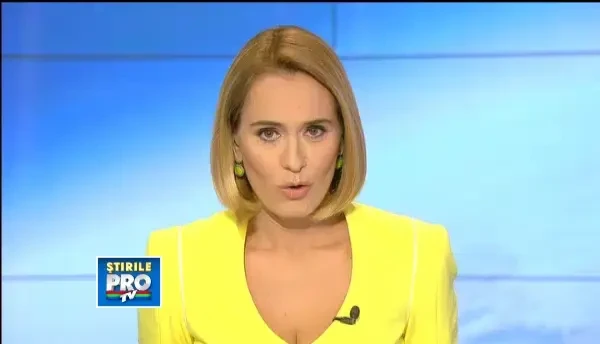 Oferta unui magazin de haine pentru oamenii fara complexe. Incaperea s-a umplut intr-o clipa