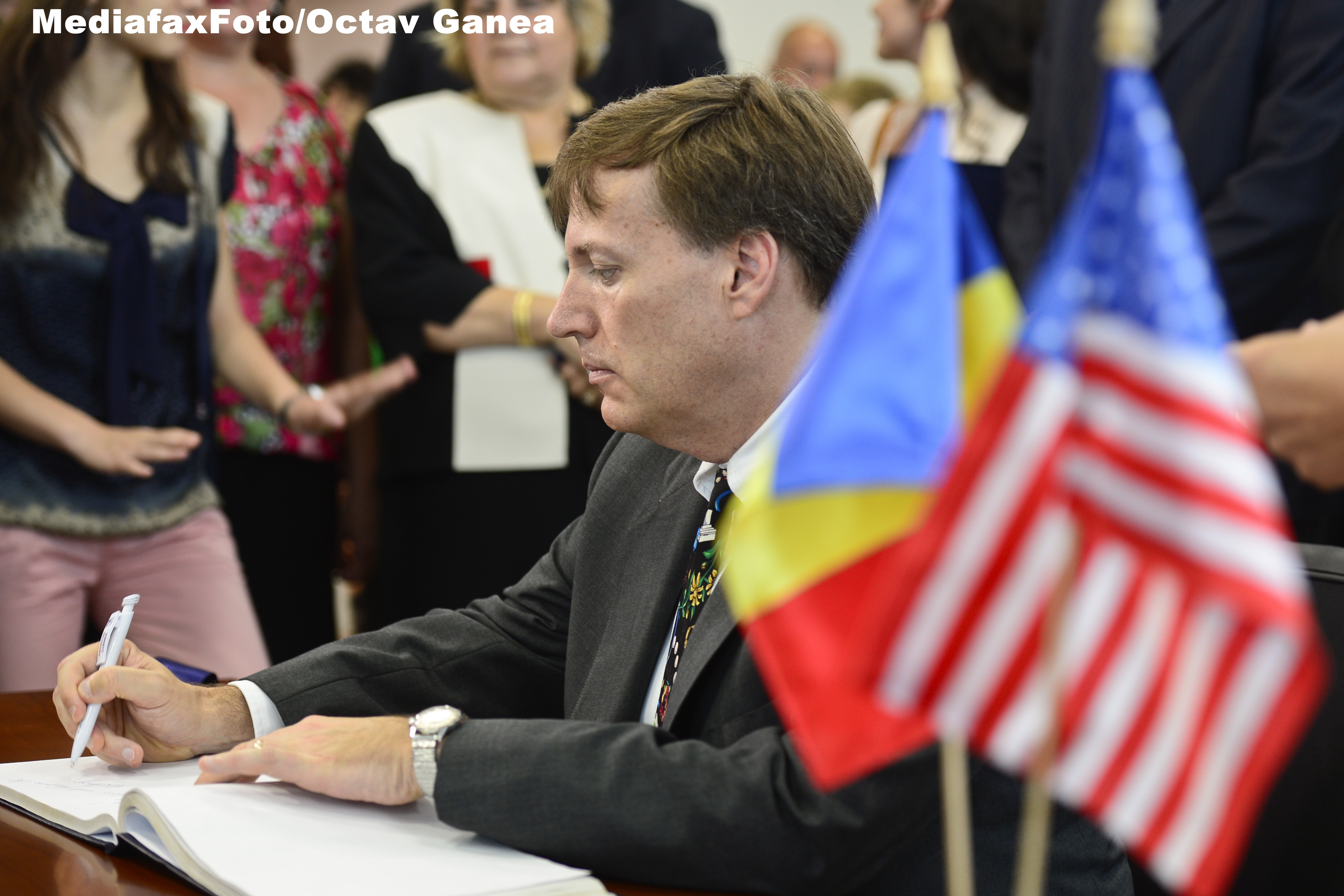 Diplomat al SUA: Urmarim cu mare atentie revizuirea Constitutiei, trebuie respectat statul de drept