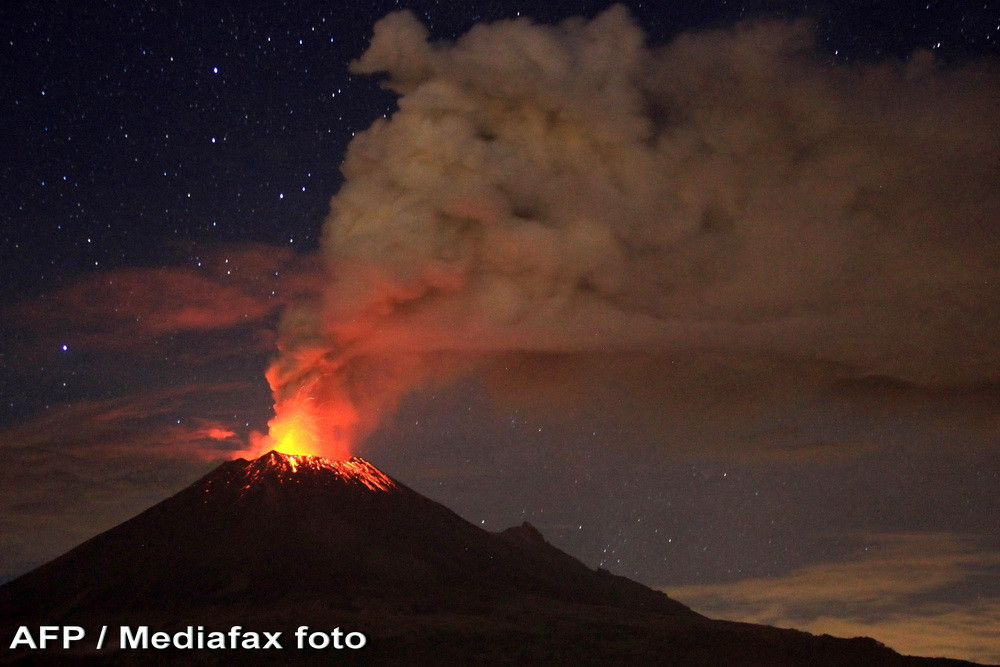 Mexic: zboruri anulate din cauza eruptiei vulcanului Popocatepetl. FOTO