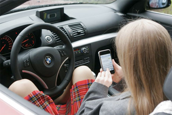 Fata de 15 ani, arestata, din cauza unei imagini pe care un profesor a gasit-o in iPhone-ul ei.VIDEO