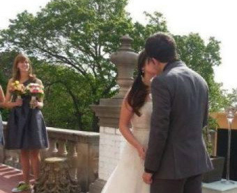 Surpriza uriasa pe care mirii le-au facut-o invitatilor. Cine se afla in fata lor. FOTO